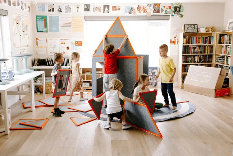 Cabane Créative UniversMontessoris™ – Le Théâtre Montessori Idéal pour Stimuler l’Imagination des Enfants